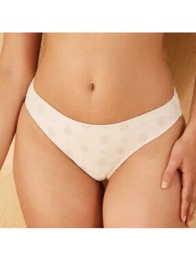Shade & Shore Cream Eyelet Bikini Bottom - M